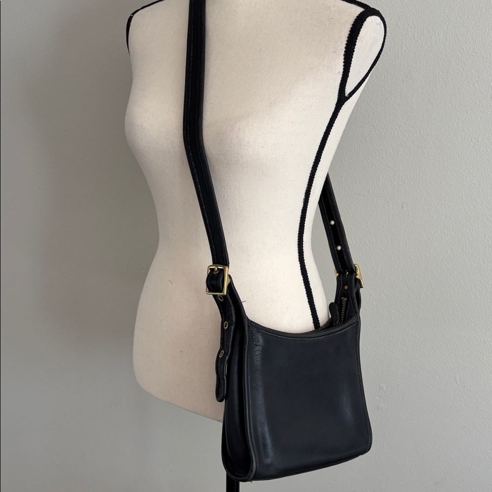 Vintage Coach #9997 Shoulder Crossbody, Black Leather